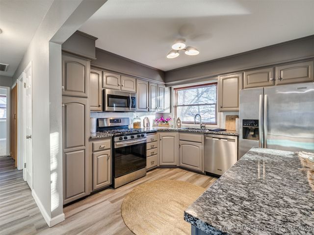 3714 E 40th Street, Tulsa, OK 74135