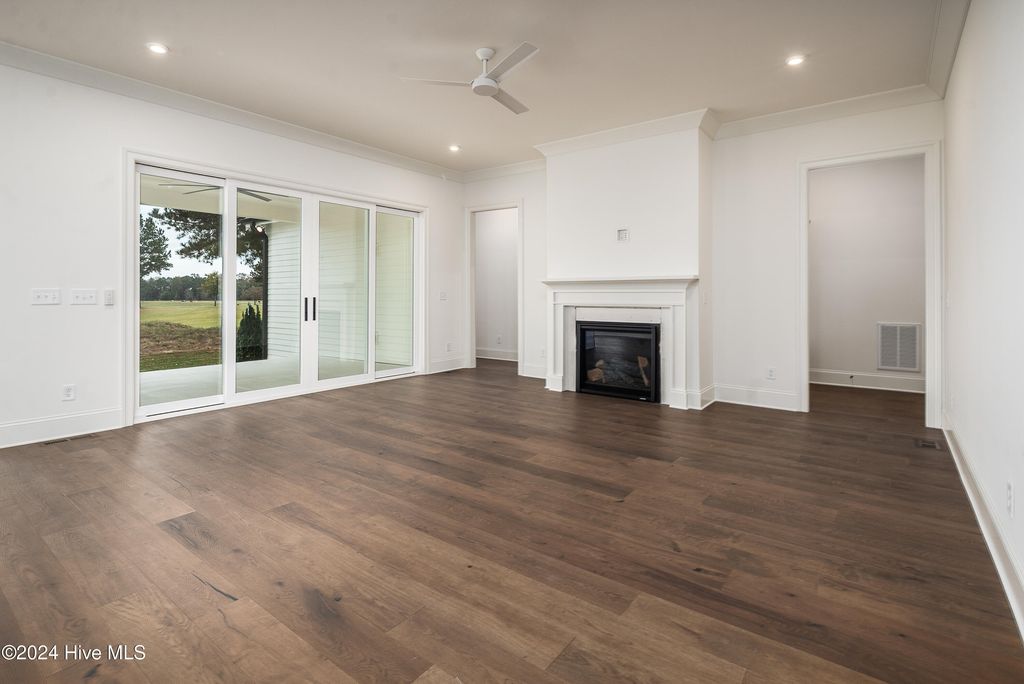 Image 7 of property listing at 46 Pine Tree Point, Snow Hill, NC 28580