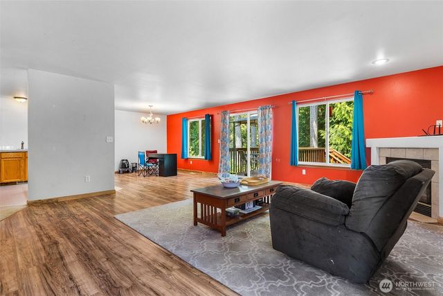 18211 58th Street Ct E, Lake Tapps, WA 98391