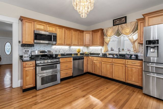 64 Webster St, Lynn, MA 01902