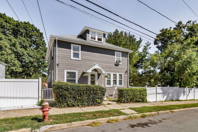 64 Webster St, Lynn, MA 01902