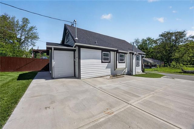 2560 N 17th Street, Kansas City, KS 66104