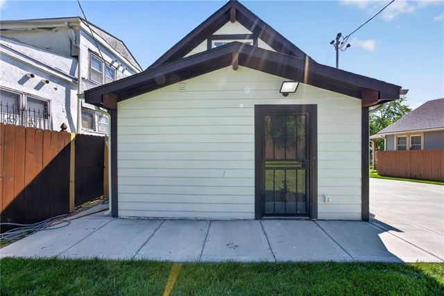 2560 N 17th Street, Kansas City, KS 66104