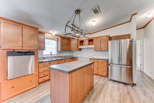 418 County Road 643, Kenefick, TX 77535