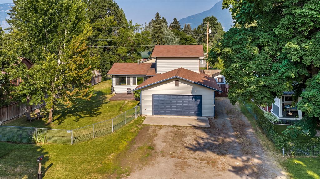 121 2nd Avenue E, Columbia Falls, MT 59912 photo 1