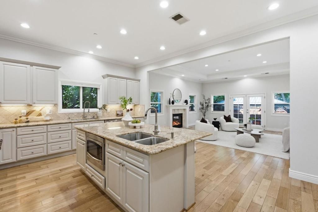 Image 12 of property listing at 2286 Markham Avenue, San Jose, CA 95125