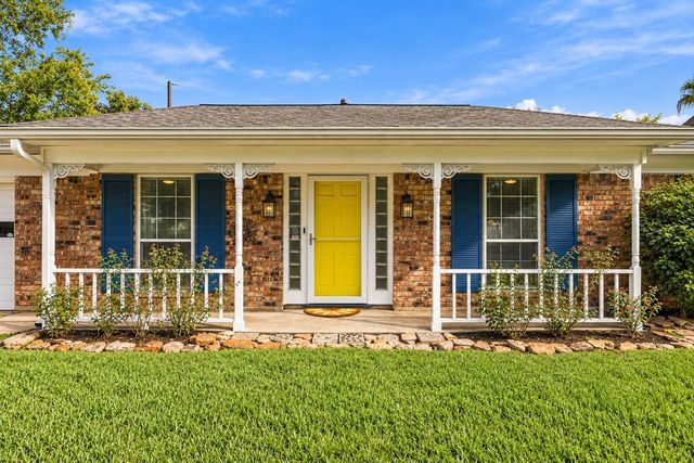 6002 Saxon Drive, Houston, TX 77092
