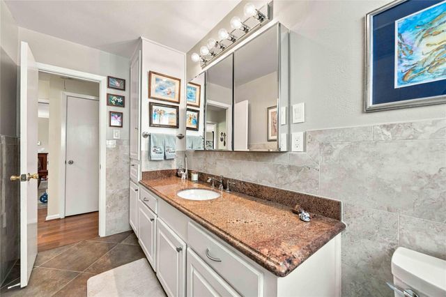 6002 Saxon Drive, Houston, TX 77092