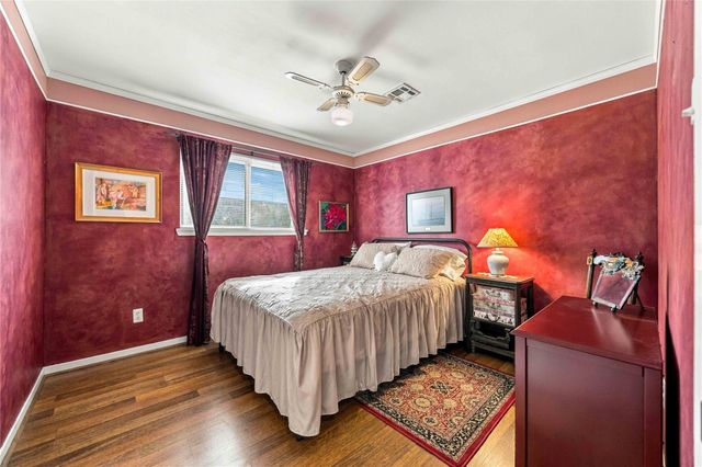 6002 Saxon Drive, Houston, TX 77092