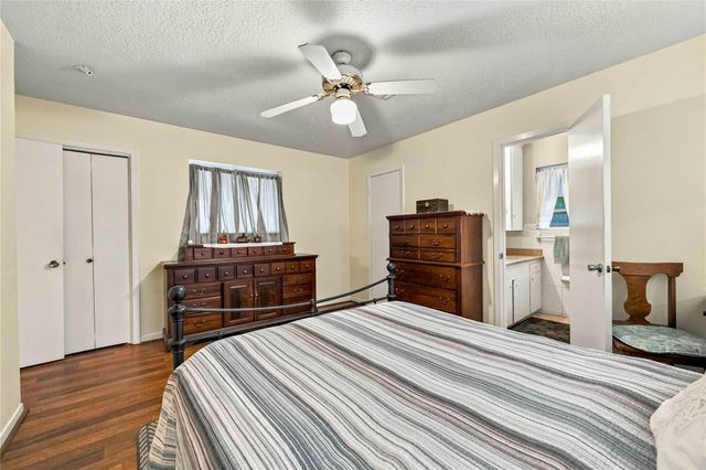 6002 Saxon Drive, Houston, TX 77092
