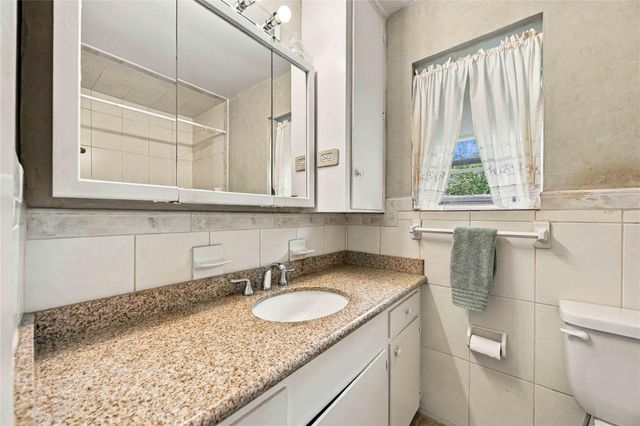 6002 Saxon Drive, Houston, TX 77092