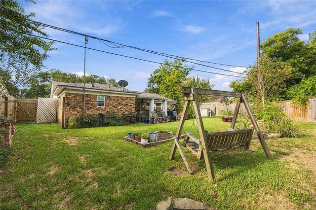 6002 Saxon Drive, Houston, TX 77092