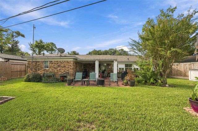 6002 Saxon Drive, Houston, TX 77092