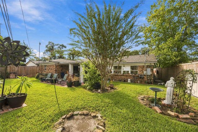 6002 Saxon Drive, Houston, TX 77092