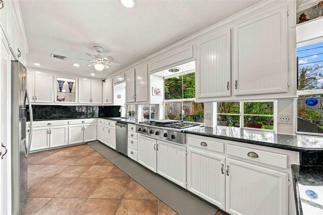 6002 Saxon Drive, Houston, TX 77092