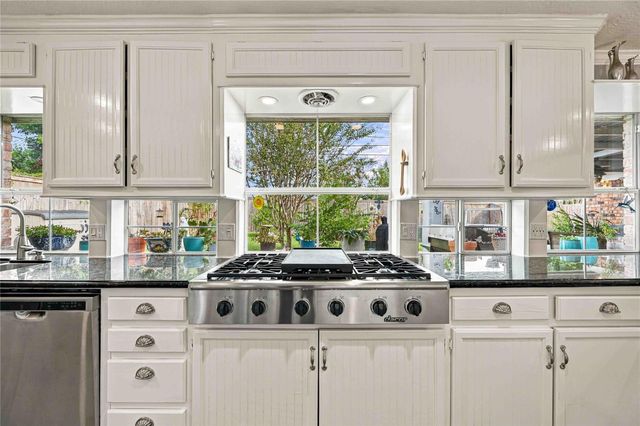 6002 Saxon Drive, Houston, TX 77092