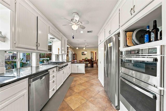 6002 Saxon Drive, Houston, TX 77092