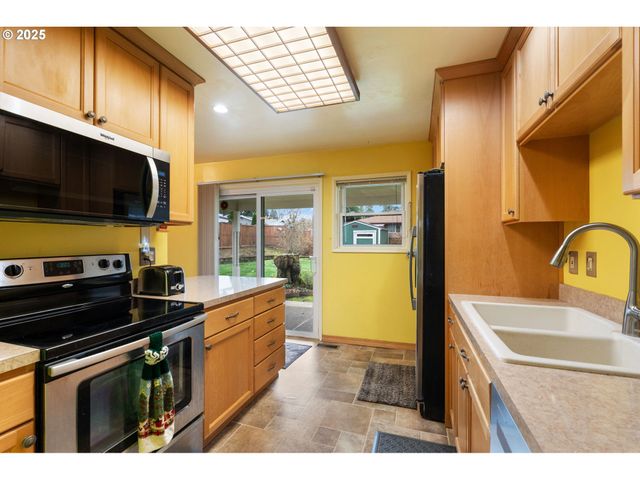 2707 Ne 123RD Ave, Portland, OR 97230