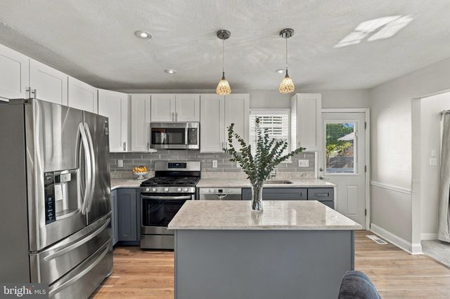 42 ORCHARD LN, Marlton, NJ 08053
