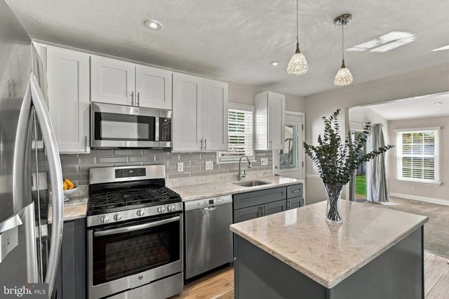 42 ORCHARD LN, Marlton, NJ 08053