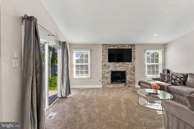 42 ORCHARD LN, Marlton, NJ 08053