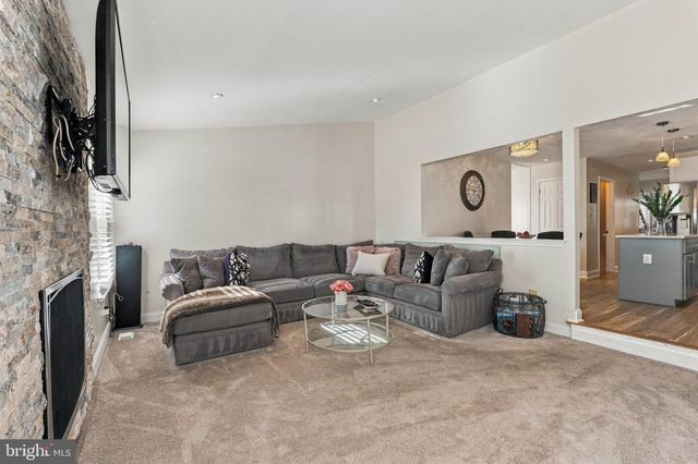 42 ORCHARD LN, Marlton, NJ 08053