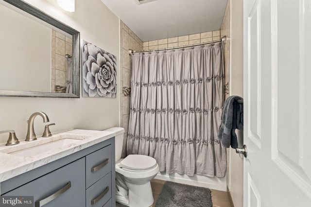 42 ORCHARD LN, Marlton, NJ 08053