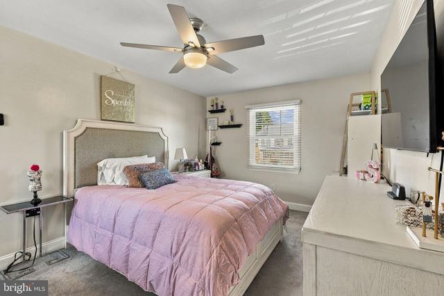 42 ORCHARD LN, Marlton, NJ 08053