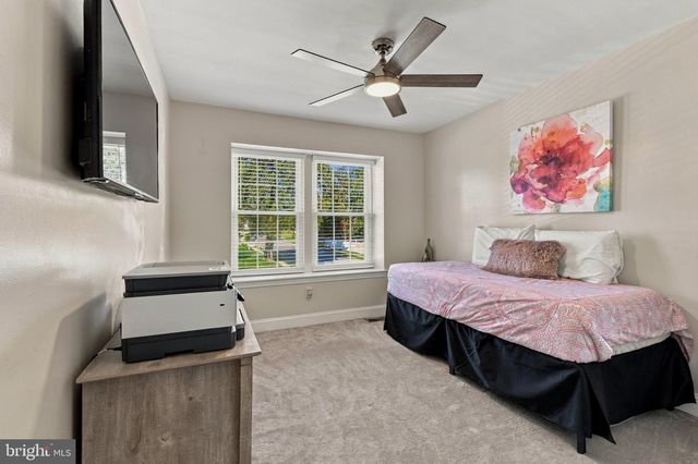 42 ORCHARD LN, Marlton, NJ 08053