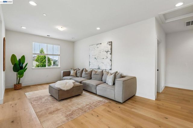 2657 Lockborne Ct, Lathrop, CA 95330
