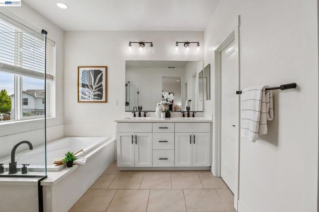 2657 Lockborne Ct, Lathrop, CA 95330