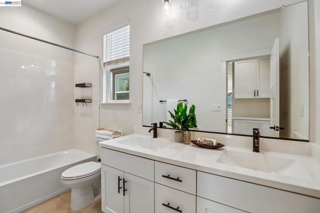 2657 Lockborne Ct, Lathrop, CA 95330