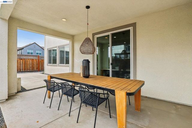 2657 Lockborne Ct, Lathrop, CA 95330