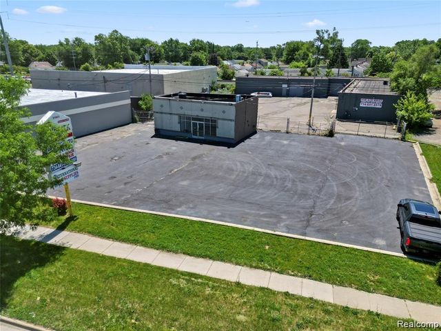 31805 Michigan, Wayne, MI 48184