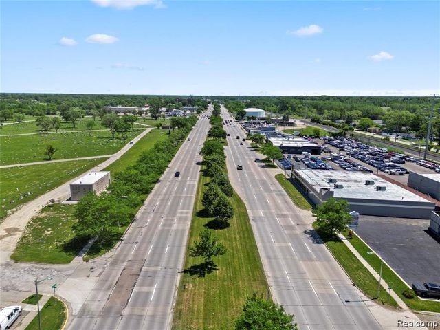 31805 Michigan, Wayne, MI 48184