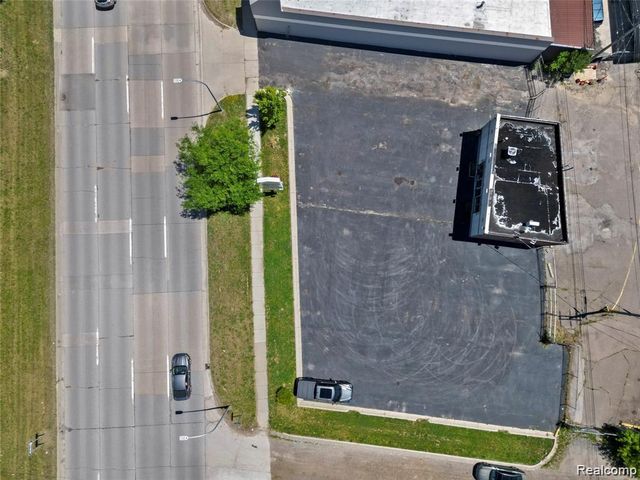 31805 Michigan, Wayne, MI 48184