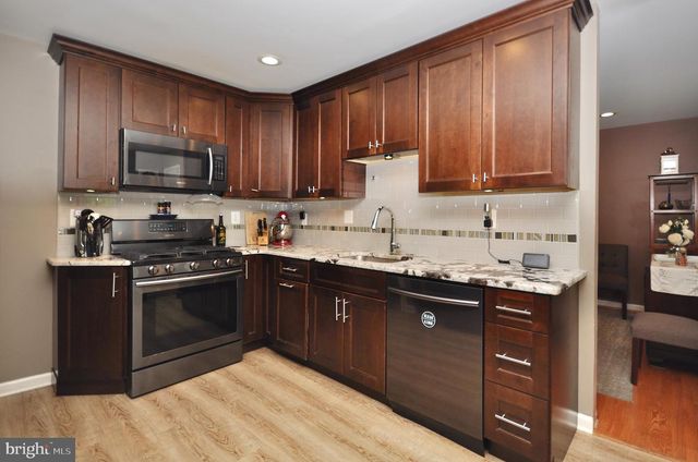 1020 NORVELT DR, Philadelphia, PA 19115