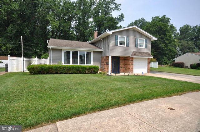 1020 NORVELT DR, Philadelphia, PA 19115