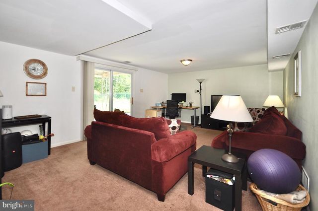 1020 NORVELT DR, Philadelphia, PA 19115