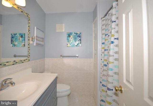 1020 NORVELT DR, Philadelphia, PA 19115