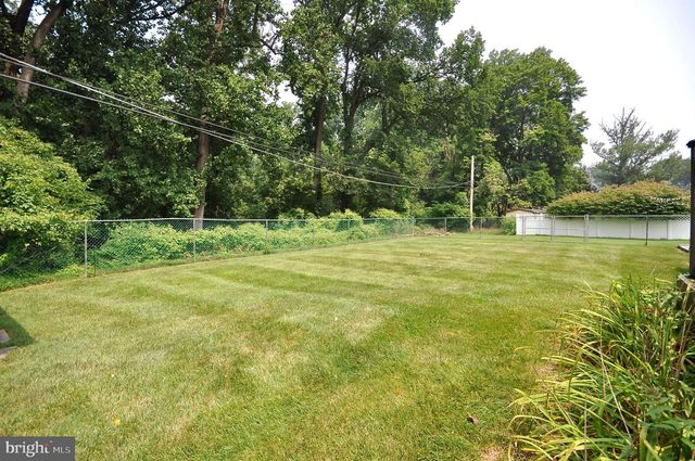 1020 NORVELT DR, Philadelphia, PA 19115