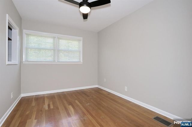 11 Henry Avenue, Park Ridge, NJ 07656