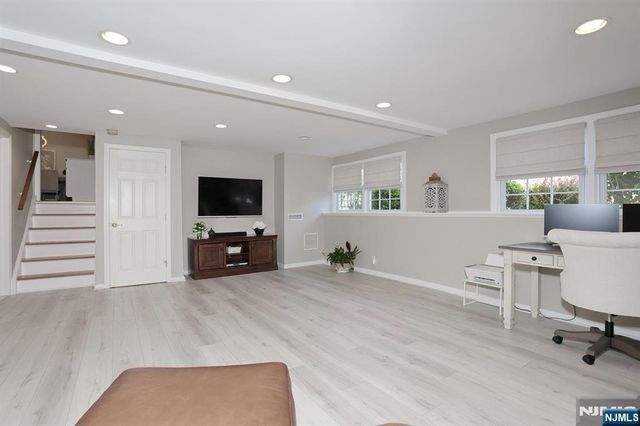 11 Henry Avenue, Park Ridge, NJ 07656