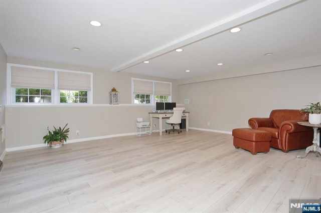 11 Henry Avenue, Park Ridge, NJ 07656