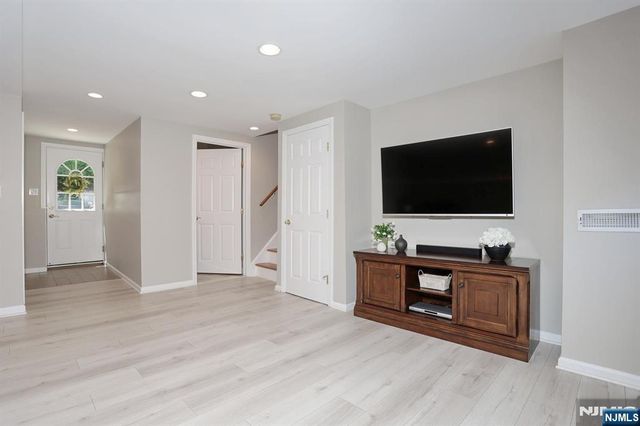 11 Henry Avenue, Park Ridge, NJ 07656