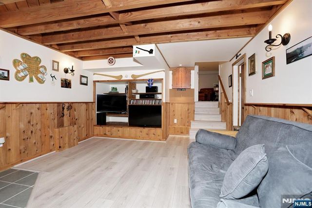 11 Henry Avenue, Park Ridge, NJ 07656