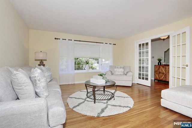 11 Henry Avenue, Park Ridge, NJ 07656