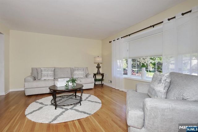 11 Henry Avenue, Park Ridge, NJ 07656