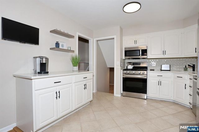11 Henry Avenue, Park Ridge, NJ 07656