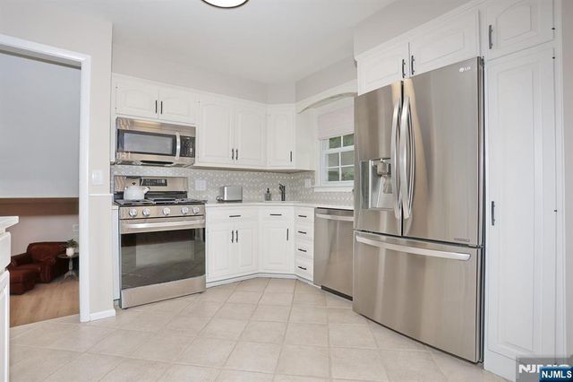 11 Henry Avenue, Park Ridge, NJ 07656